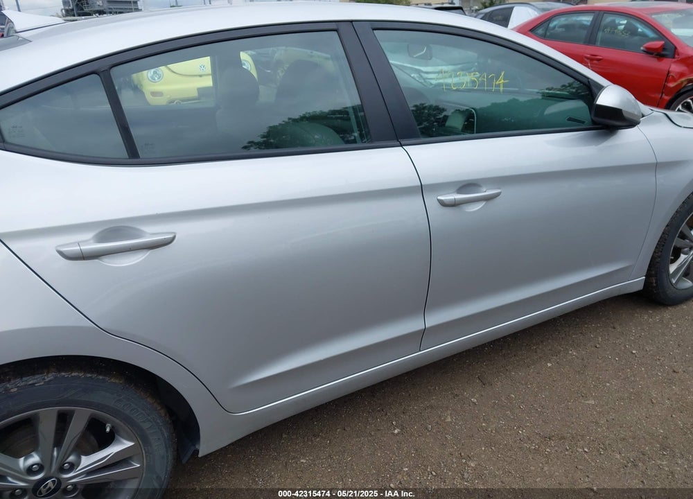 2017 HYUNDAI ELANTRA VIN: KMHD84LF8HU064899