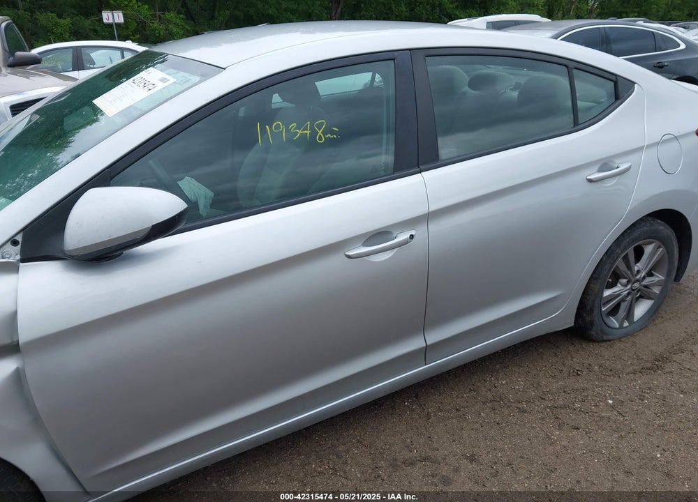 2017 HYUNDAI ELANTRA VIN: KMHD84LF8HU064899