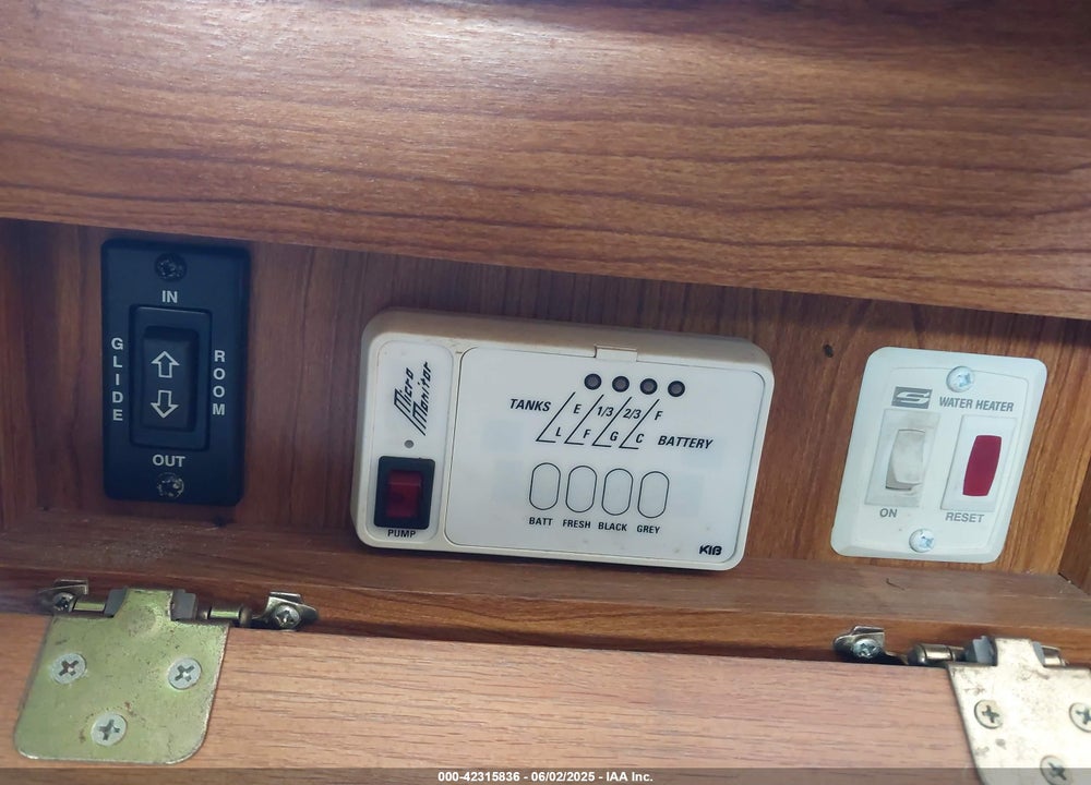 2003 CITATION 27'S VIN: 1CNTD85203M001975