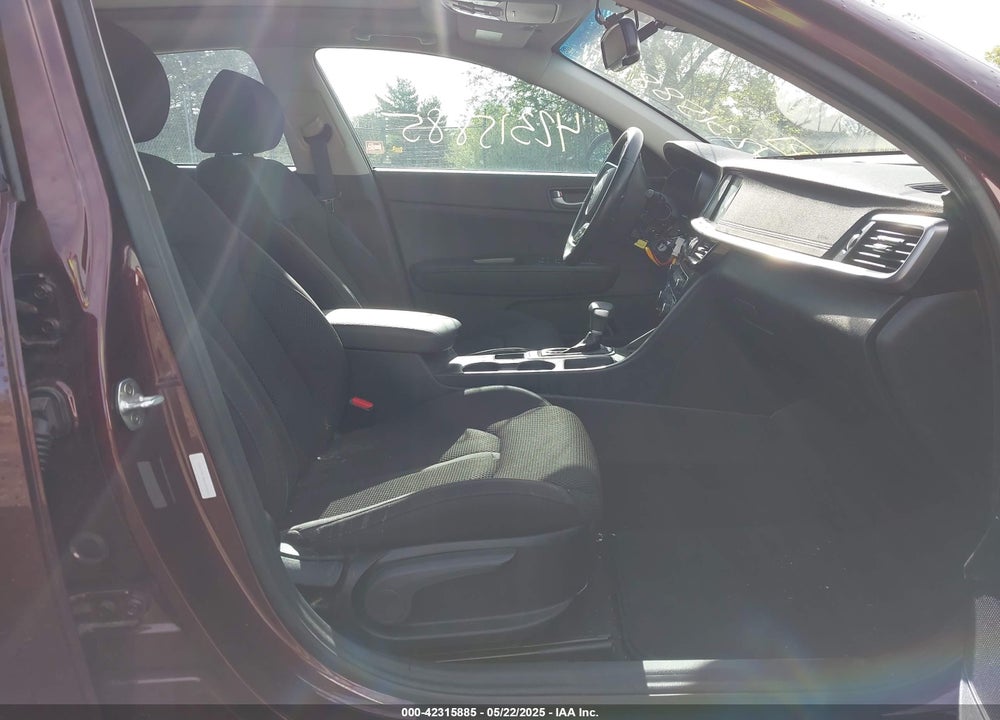 2019 KIA OPTIMA VIN: 5XXGT4L38KG300261