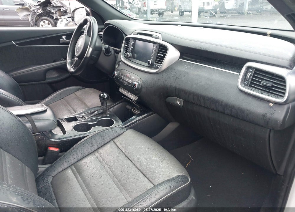 2016 KIA SORENTO VIN: 5XYPK4A13GG021923