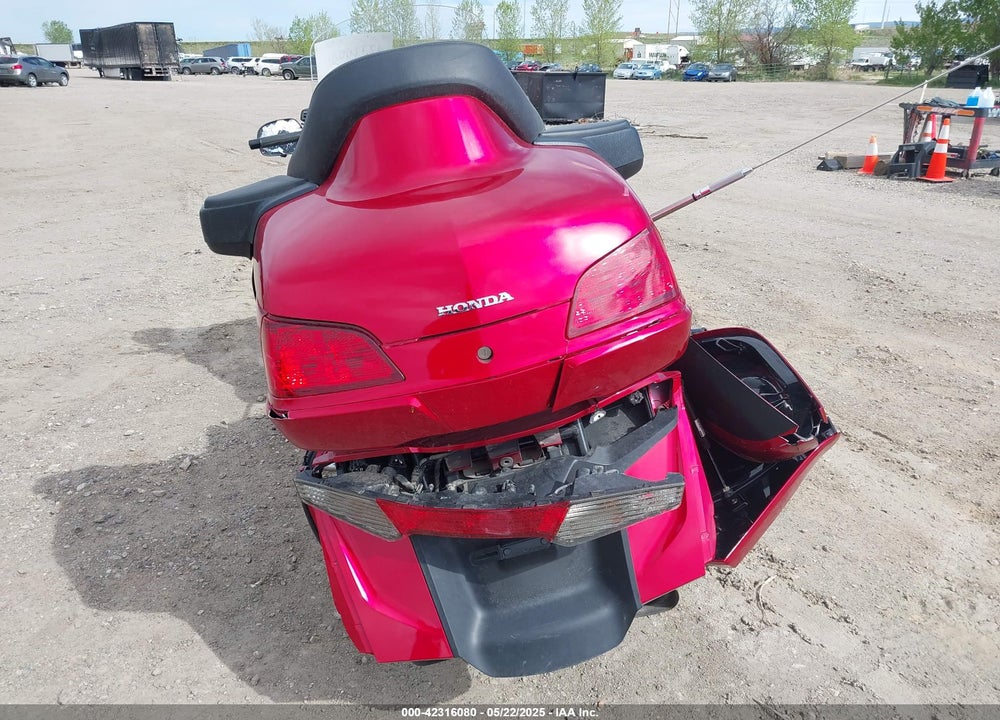 2014 HONDA GL1800 H VIN: JH2SC68H3EK200077