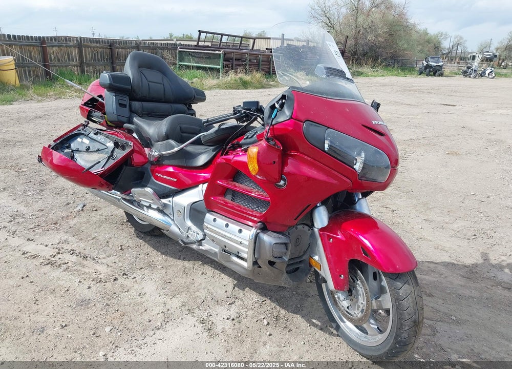 2014 HONDA GL1800 H VIN: JH2SC68H3EK200077