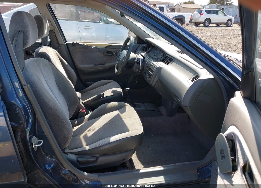 1995 HONDA CIVIC LX VIN: 1HGEG8558SL027731