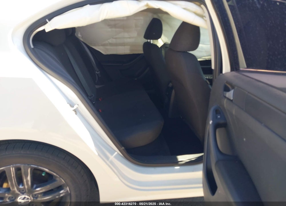 2015 VOLKSWAGEN JETTA 2.0L S VIN: 3VW2K7AJXFM224608