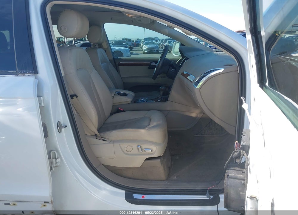 2014 AUDI Q7 VIN: WA1DGAFE1ED015090