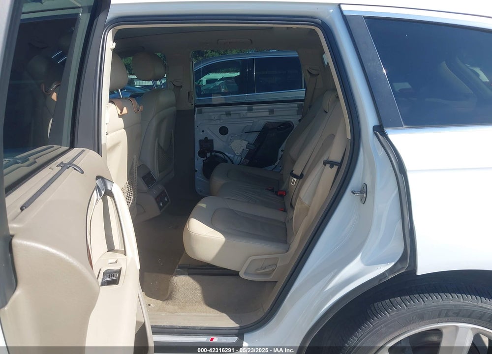 2014 AUDI Q7 VIN: WA1DGAFE1ED015090