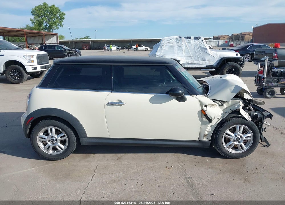 2012 MINI COOPER VIN: WMWSU3C56CT260795