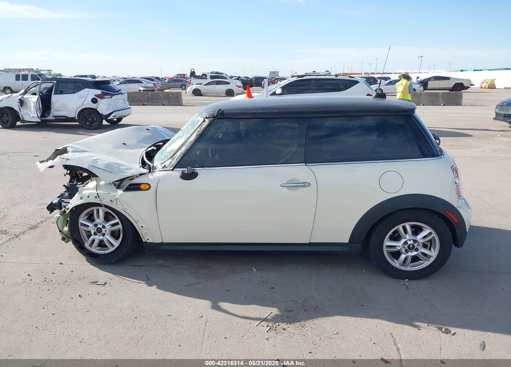 2012 MINI COOPER VIN: WMWSU3C56CT260795