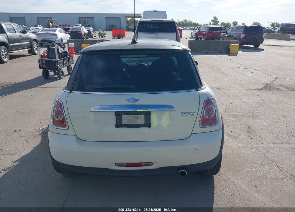 2012 MINI COOPER VIN: WMWSU3C56CT260795