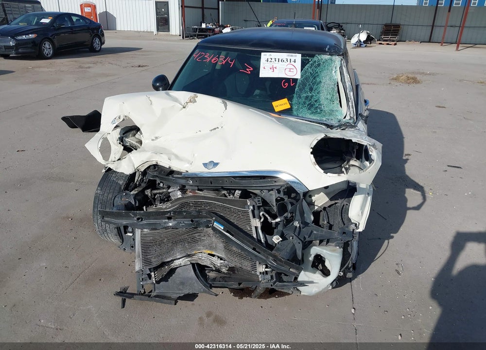 2012 MINI COOPER VIN: WMWSU3C56CT260795