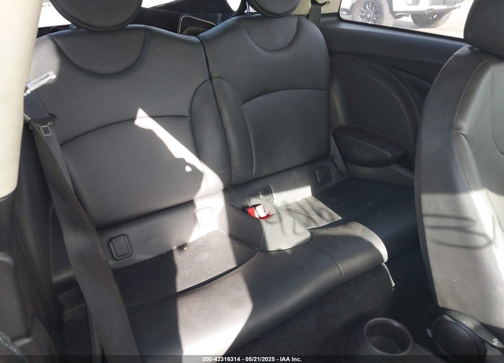 2012 MINI COOPER VIN: WMWSU3C56CT260795