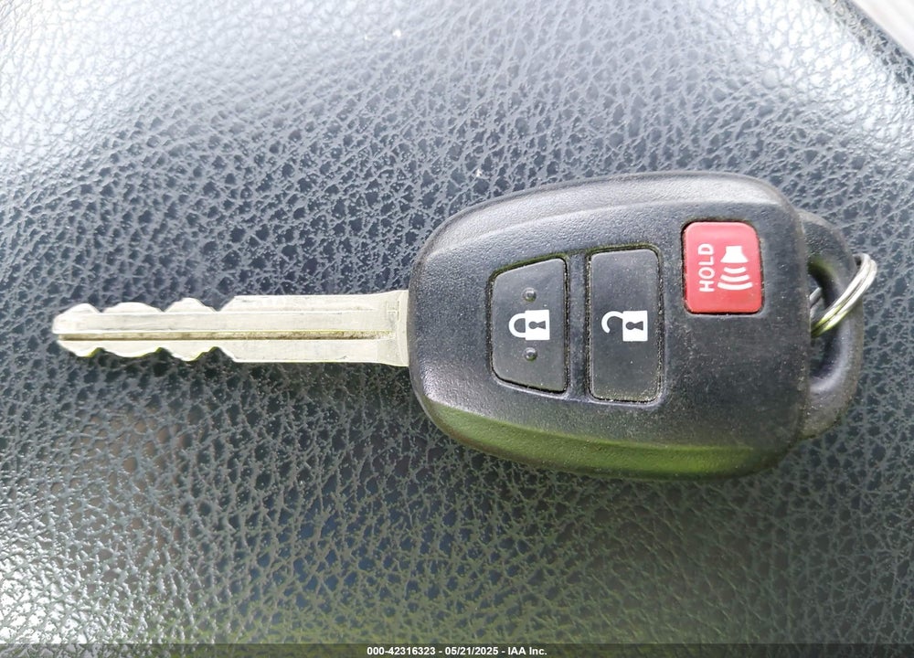 2013 TOYOTA RAV4 XLE VIN: JTMWFREV6DD006093