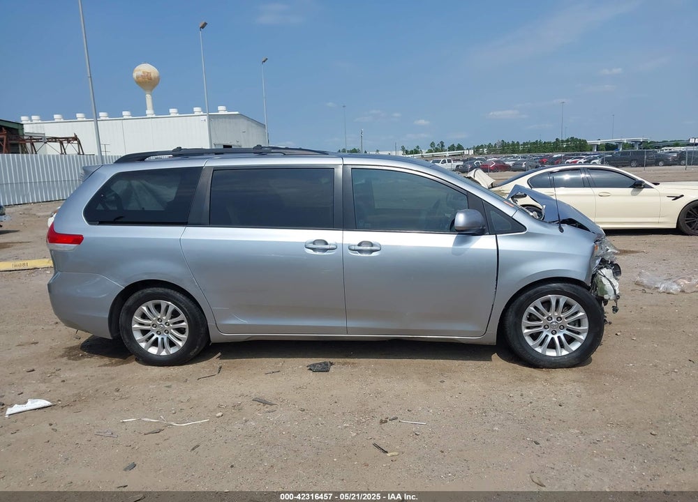 2013 TOYOTA SIENNA LIMITED V6 7 PASSENGER/XLE V6 7 PASSENGER AUTO ACCESS SEAT/XLE V6 8 PASSENGER VIN: 5TDYK3DC4DS337907
