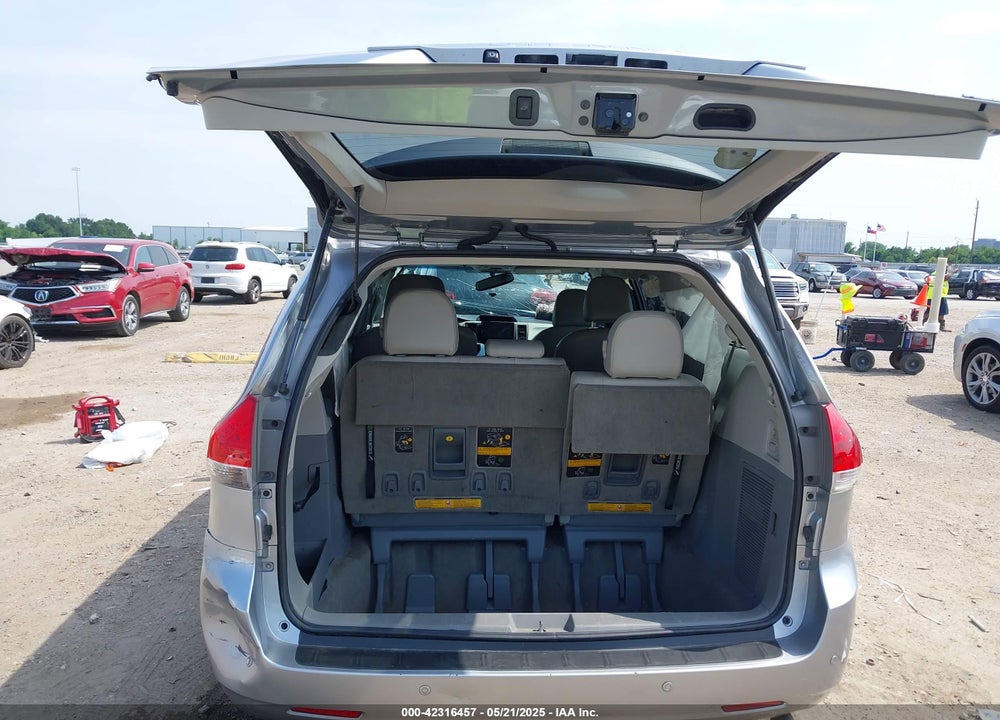 2013 TOYOTA SIENNA LIMITED V6 7 PASSENGER/XLE V6 7 PASSENGER AUTO ACCESS SEAT/XLE V6 8 PASSENGER VIN: 5TDYK3DC4DS337907