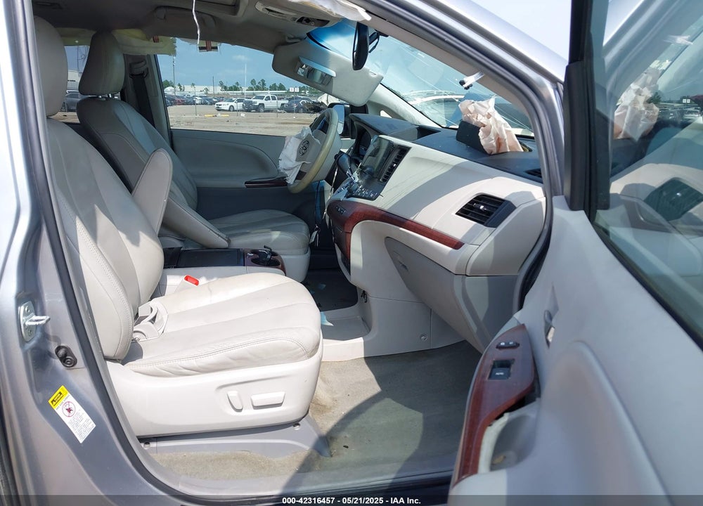 2013 TOYOTA SIENNA LIMITED V6 7 PASSENGER/XLE V6 7 PASSENGER AUTO ACCESS SEAT/XLE V6 8 PASSENGER VIN: 5TDYK3DC4DS337907