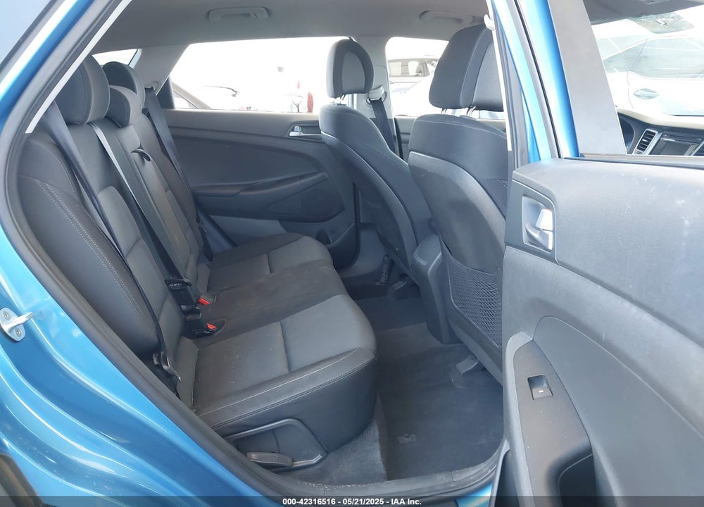 2016 HYUNDAI TUCSON SE VIN: KM8J33A42GU230085