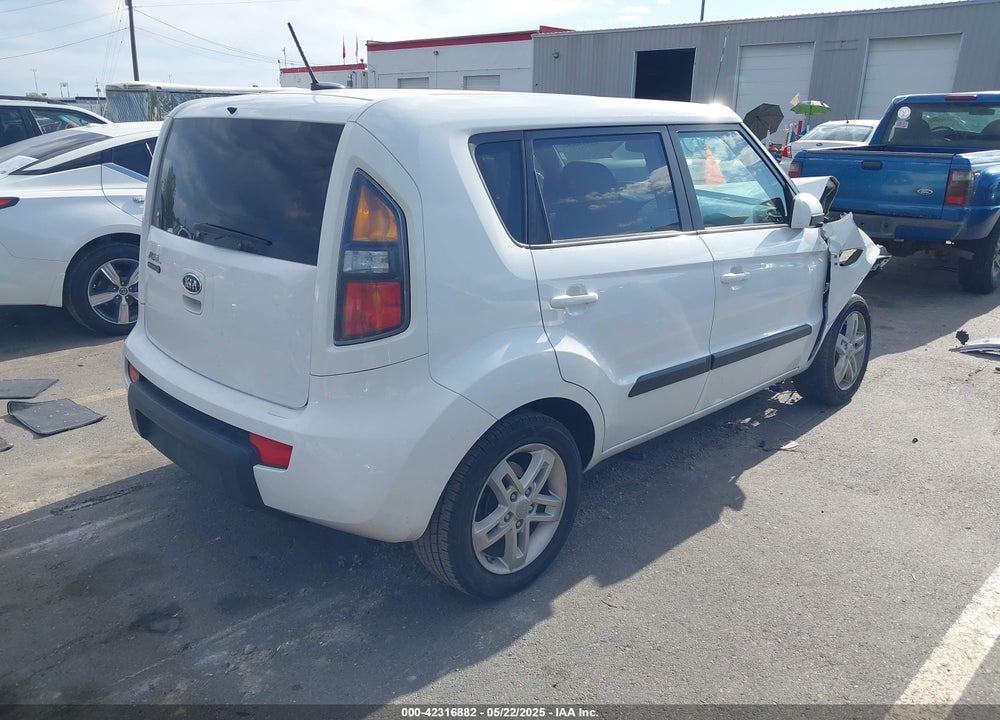 2011 KIA SOUL VIN: KNDJT2A25B7279172