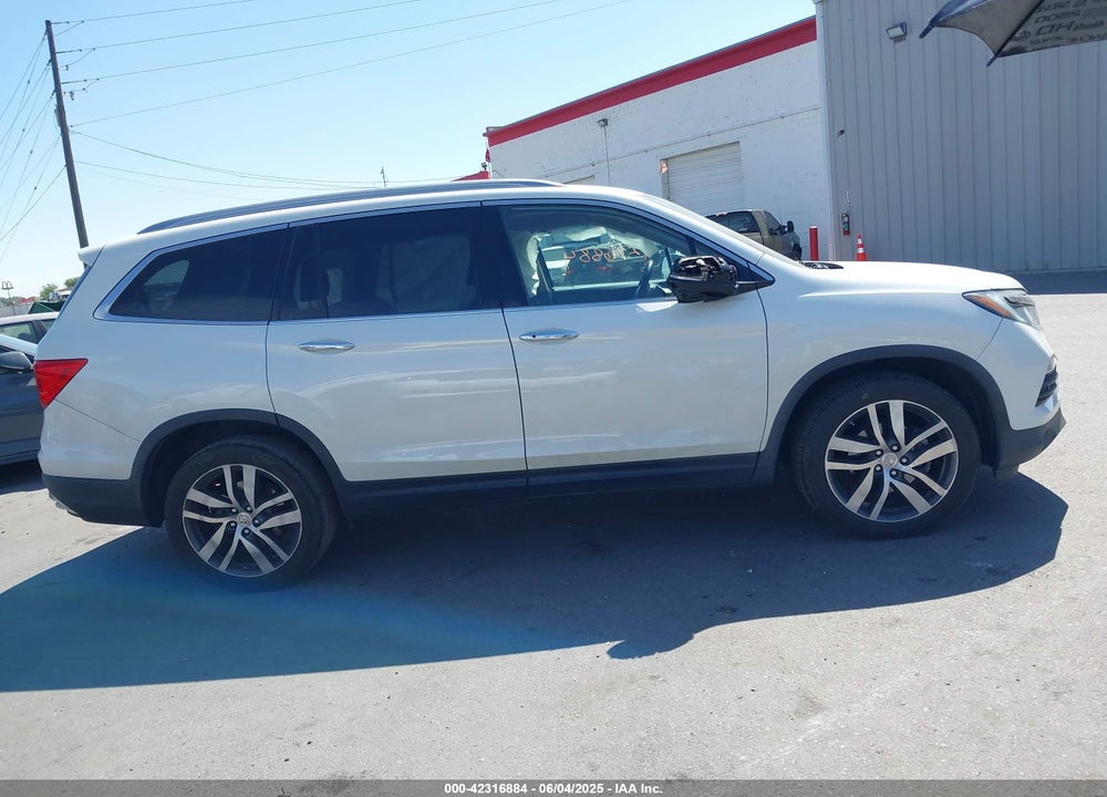 2017 HONDA PILOT VIN: 5FNYF6H93HB021848