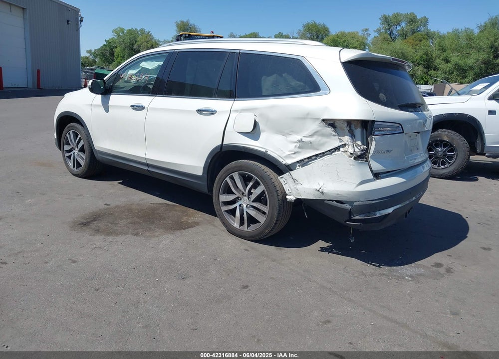 2017 HONDA PILOT VIN: 5FNYF6H93HB021848
