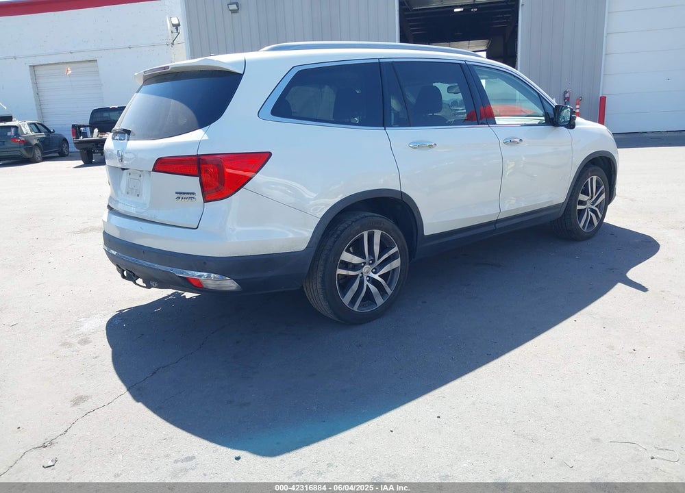 2017 HONDA PILOT VIN: 5FNYF6H93HB021848