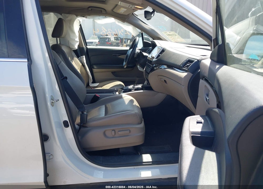 2017 HONDA PILOT VIN: 5FNYF6H93HB021848