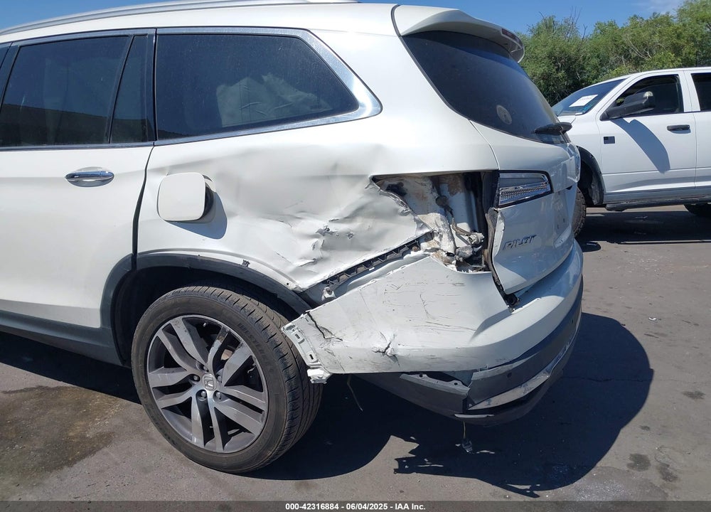 2017 HONDA PILOT VIN: 5FNYF6H93HB021848