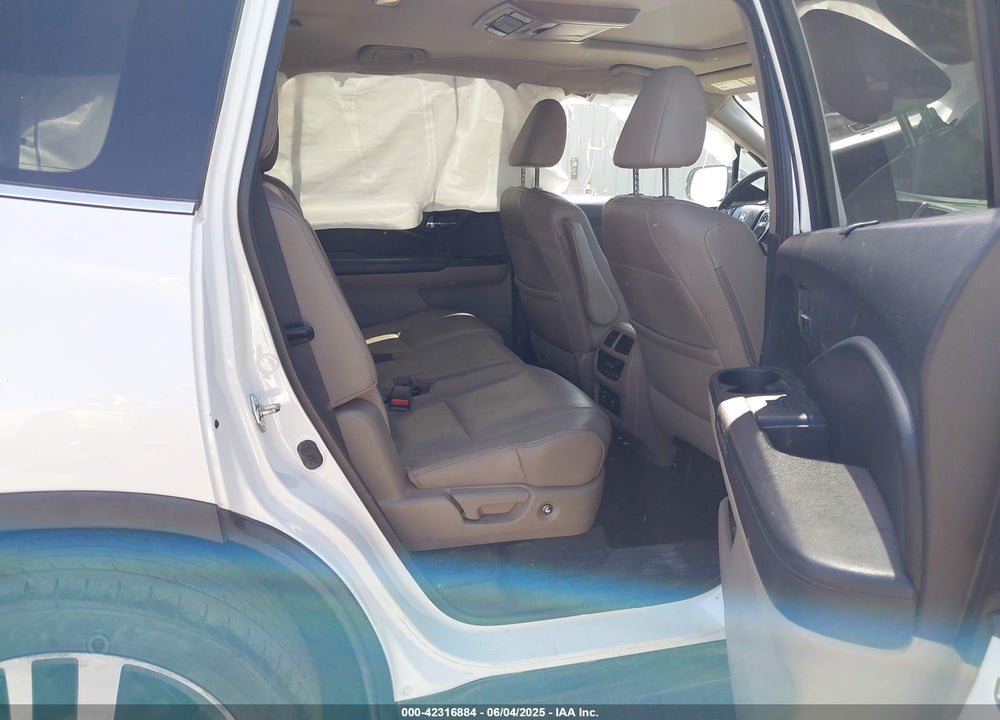 2017 HONDA PILOT VIN: 5FNYF6H93HB021848