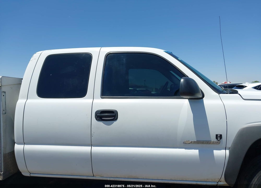 2003 CHEVROLET SILVERADO 2500HD VIN: 1GCHC29U93E354781