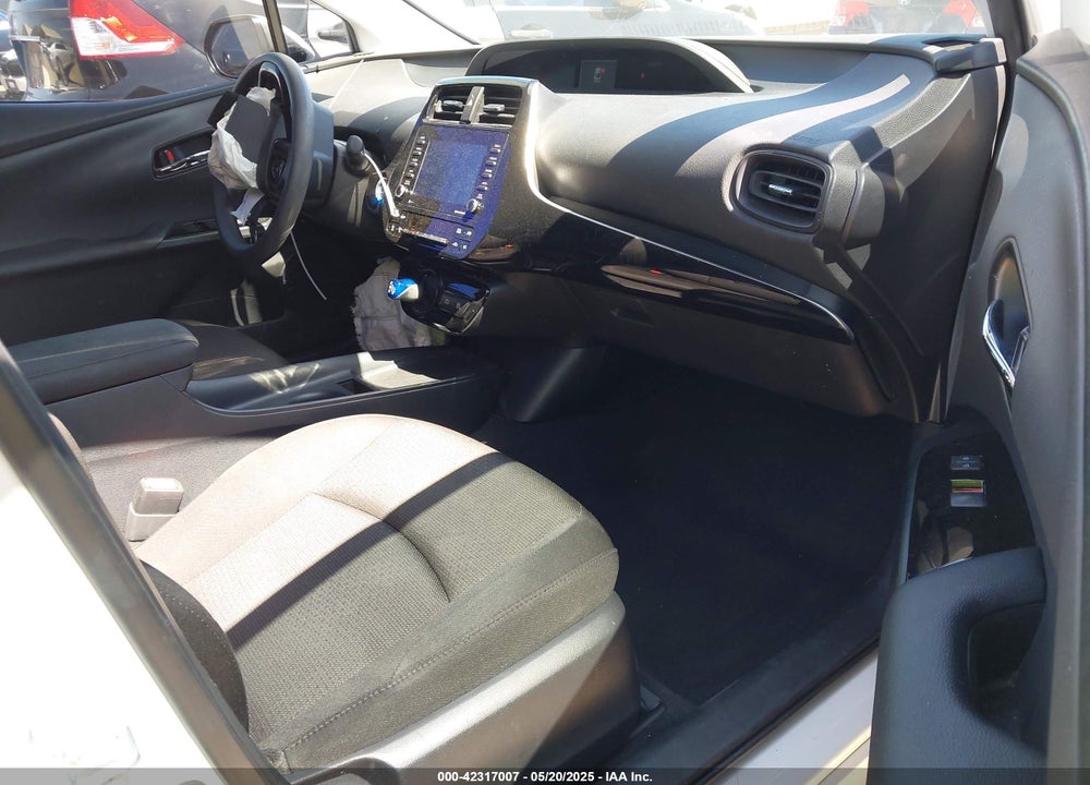2021 TOYOTA PRIUS LE VIN: JTDKAMFU8M3135142