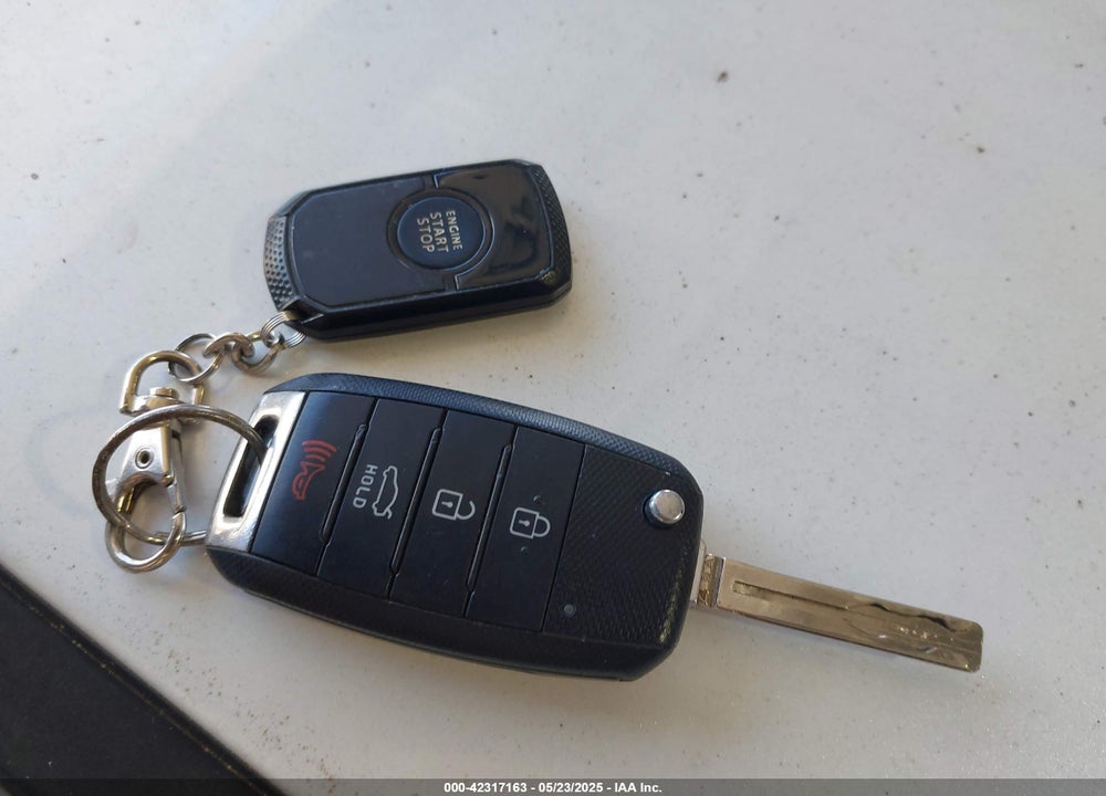 2015 KIA OPTIMA VIN: KNAGM4A79F5528215