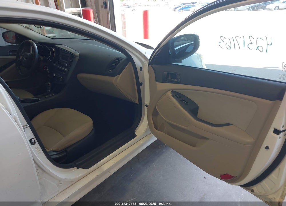 2015 KIA OPTIMA VIN: KNAGM4A79F5528215