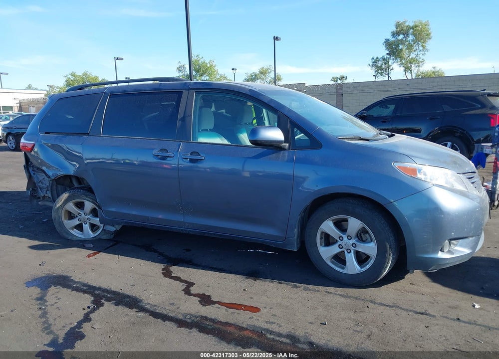 2017 TOYOTA SIENNA LE 8 PASSENGER VIN: 5TDKZ3DCXHS845662