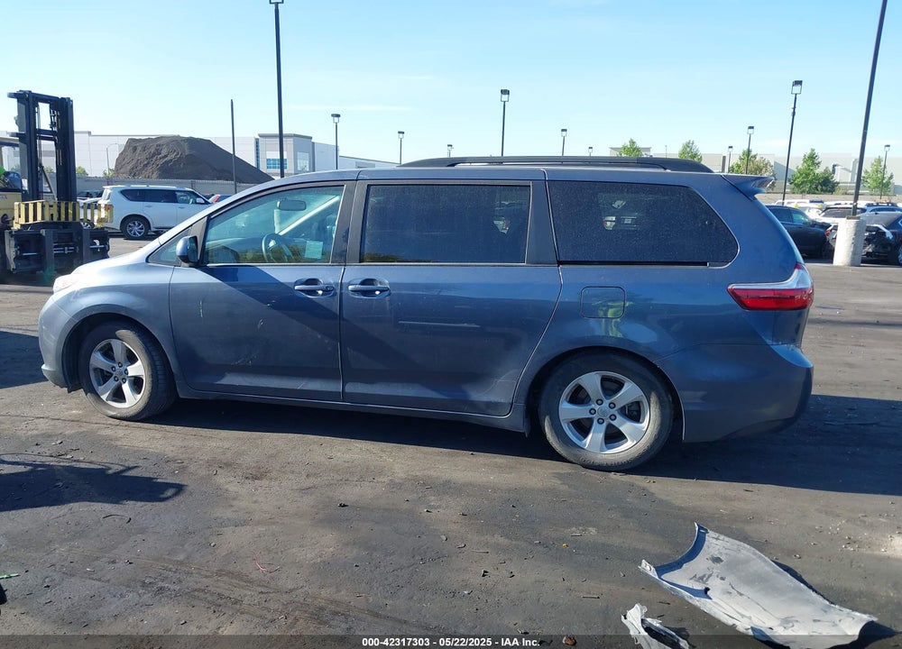 2017 TOYOTA SIENNA LE 8 PASSENGER VIN: 5TDKZ3DCXHS845662