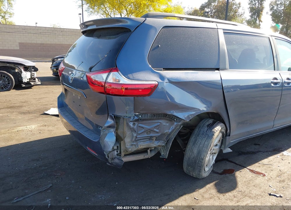 2017 TOYOTA SIENNA LE 8 PASSENGER VIN: 5TDKZ3DCXHS845662