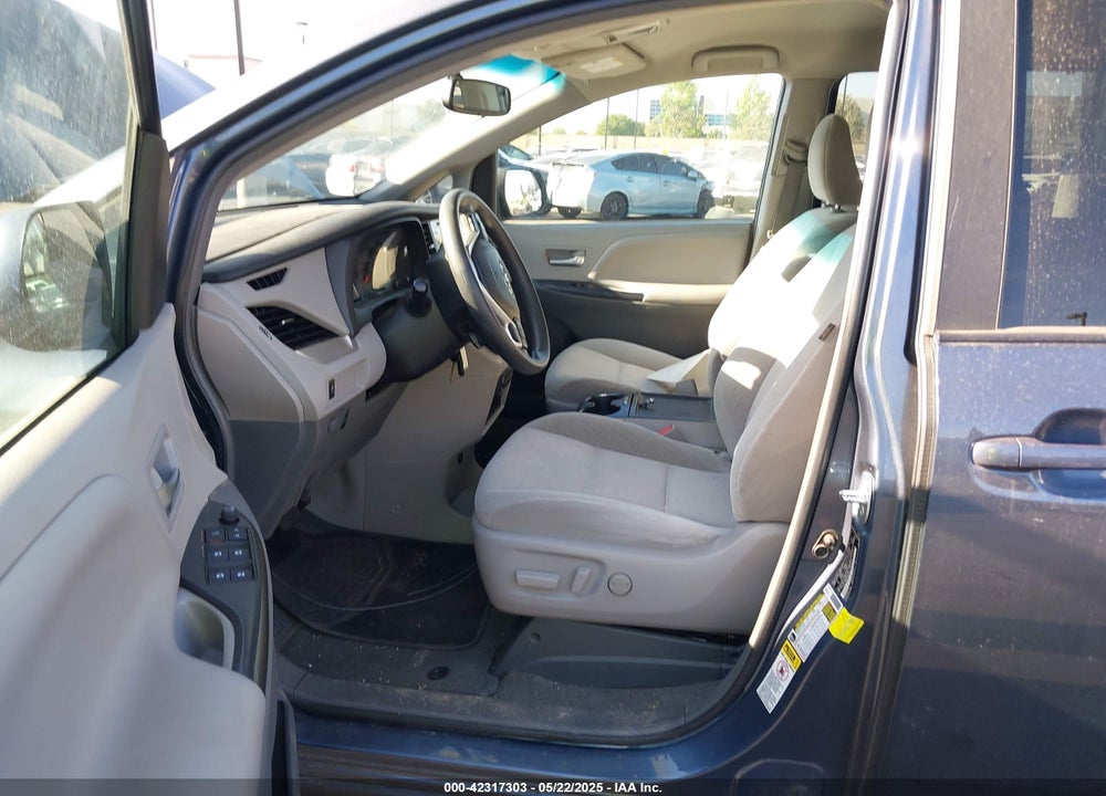 2017 TOYOTA SIENNA LE 8 PASSENGER VIN: 5TDKZ3DCXHS845662