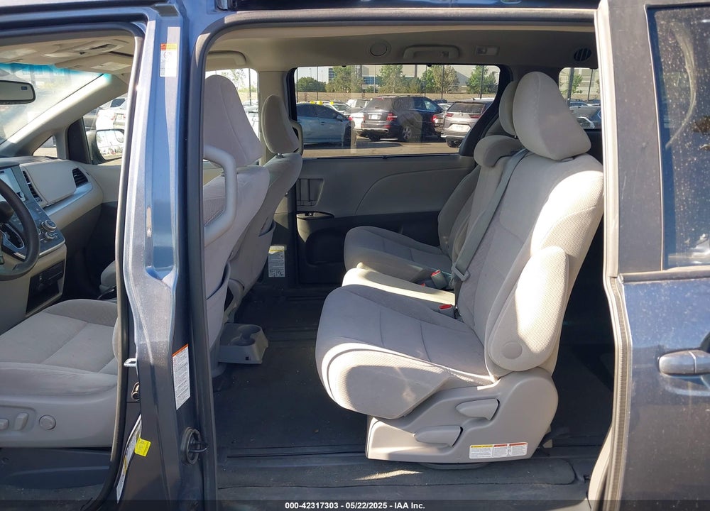 2017 TOYOTA SIENNA LE 8 PASSENGER VIN: 5TDKZ3DCXHS845662