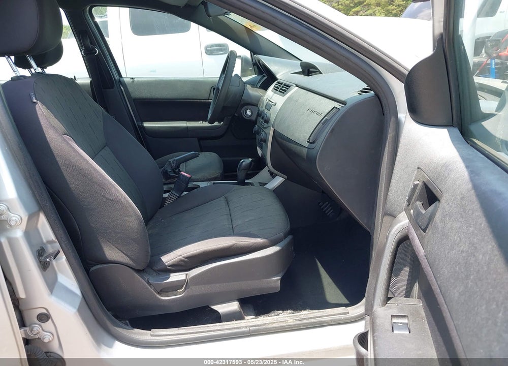 2011 FORD FOCUS SE VIN: 1FAHP3FN6BW141454