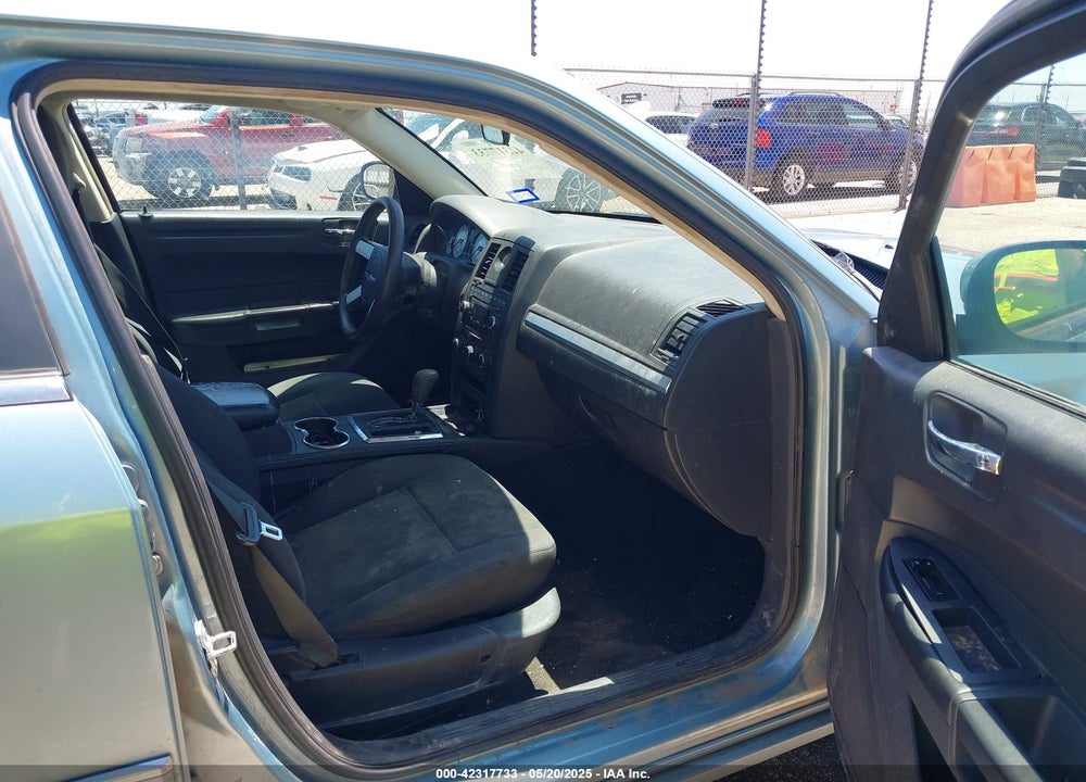 2008 CHRYSLER 300 VIN: 2C3LA43R88H330010