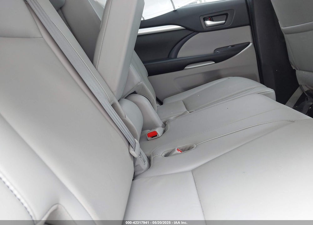 2019 TOYOTA HIGHLANDER VIN: 5TDKZRFH1KS341598