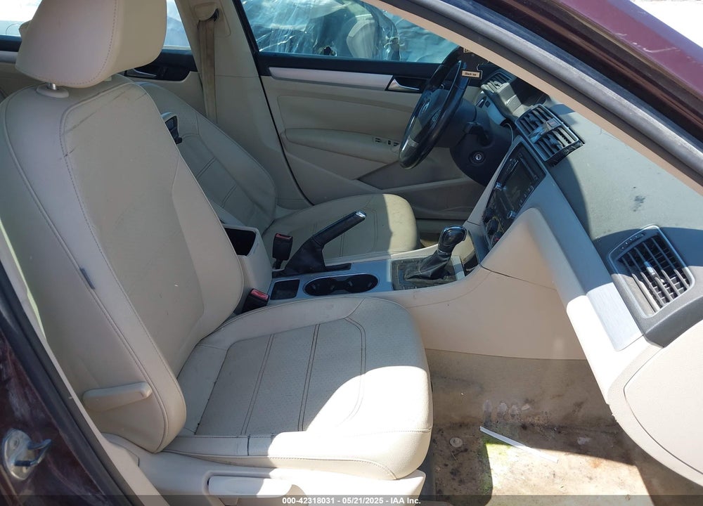 2013 VOLKSWAGEN PASSAT VIN: 1VWBH7A34DC128827