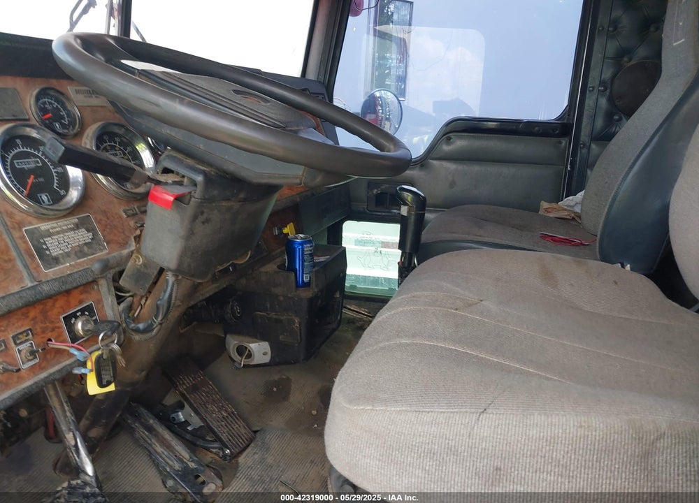 2001 KENWORTH T800 T800 VIN: 1NKDLB0X81J865536