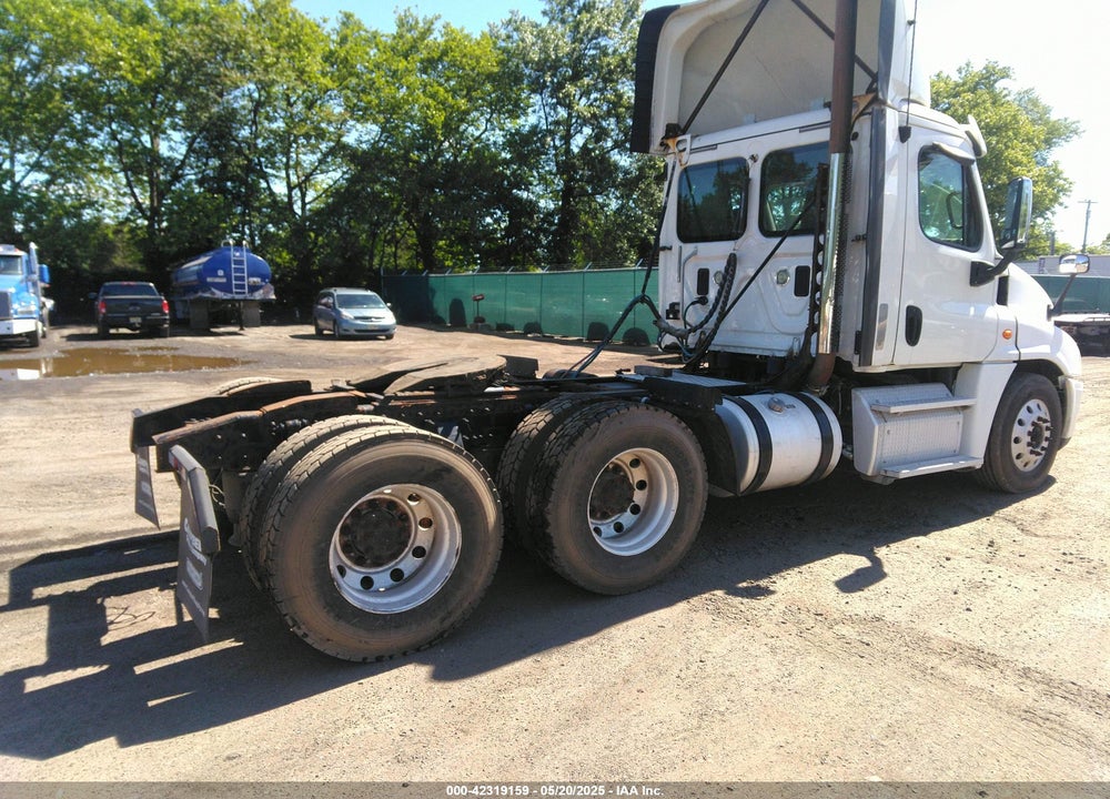 2016 FREIGHTLINER CASCADIA 125 VIN: 3AKJGED55GSHS2107