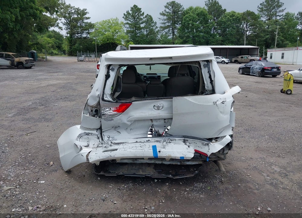 2014 TOYOTA SIENNA XLE V6 8 PASSENGER VIN: 5TDYK3DC3ES442911