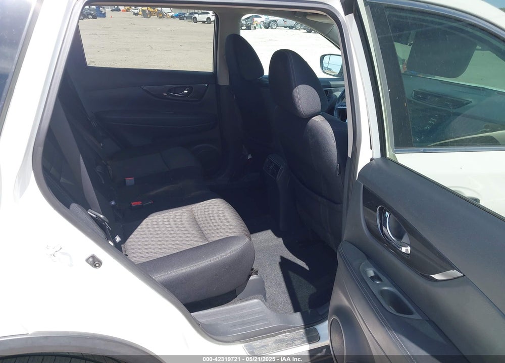 2017 NISSAN ROGUE SV VIN: 5N1AT2MT0HC770054