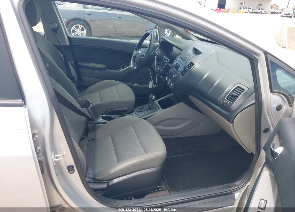 2016 KIA FORTE LX VIN: KNAFK4A67G5464511