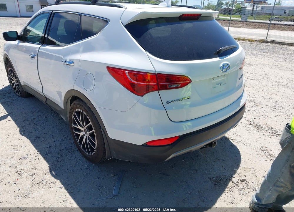 2013 HYUNDAI SANTA FE VIN: 5XYZU3LA1DG109200