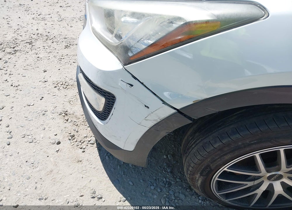 2013 HYUNDAI SANTA FE VIN: 5XYZU3LA1DG109200