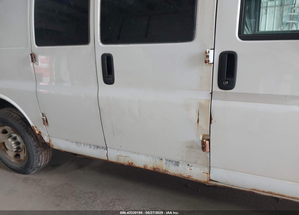 2009 CHEVROLET EXPRESS 2500 VIN: 1GCGG25C391112632