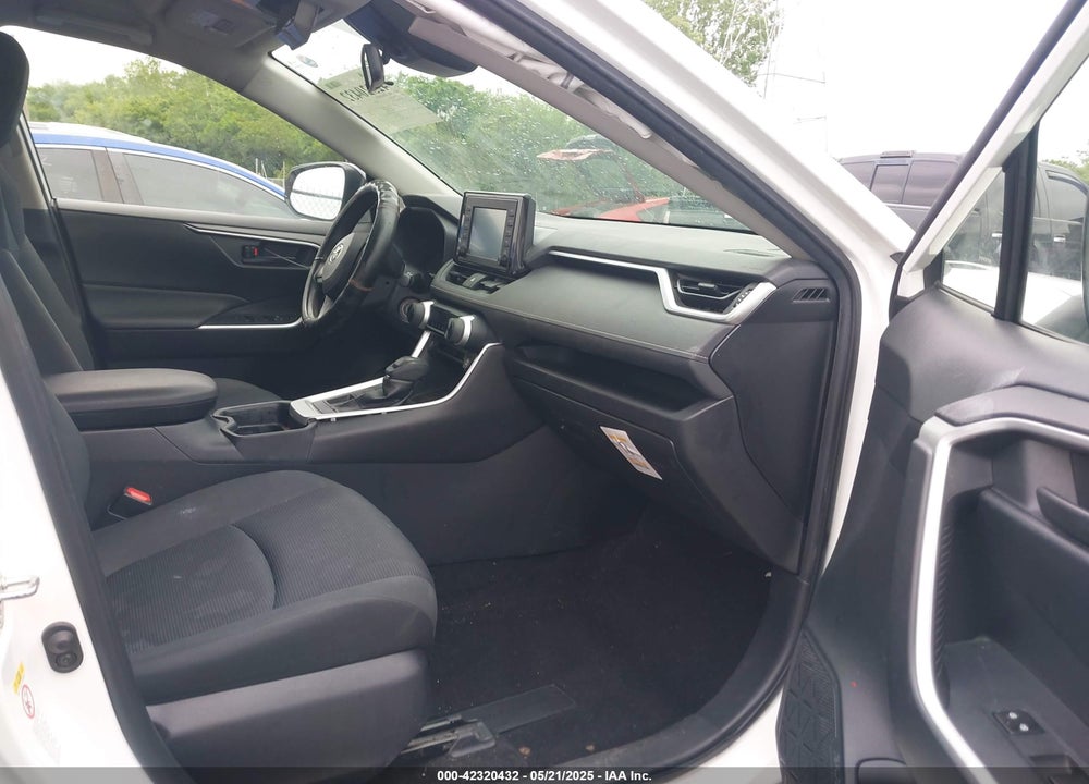2019 TOYOTA RAV4 LE VIN: JTMF1RFV0KD517535